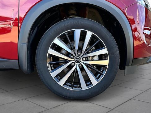 Used 2024 Nissan Pathfinder Platinum w/ Black Appearance Package image 10