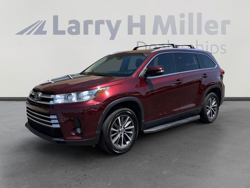 Used 2019 Toyota Highlander XLE FWD image 1