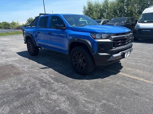 Used 2025 Chevrolet Colorado Trail Boss w/ Midnight Edition AWD/4WD image 2