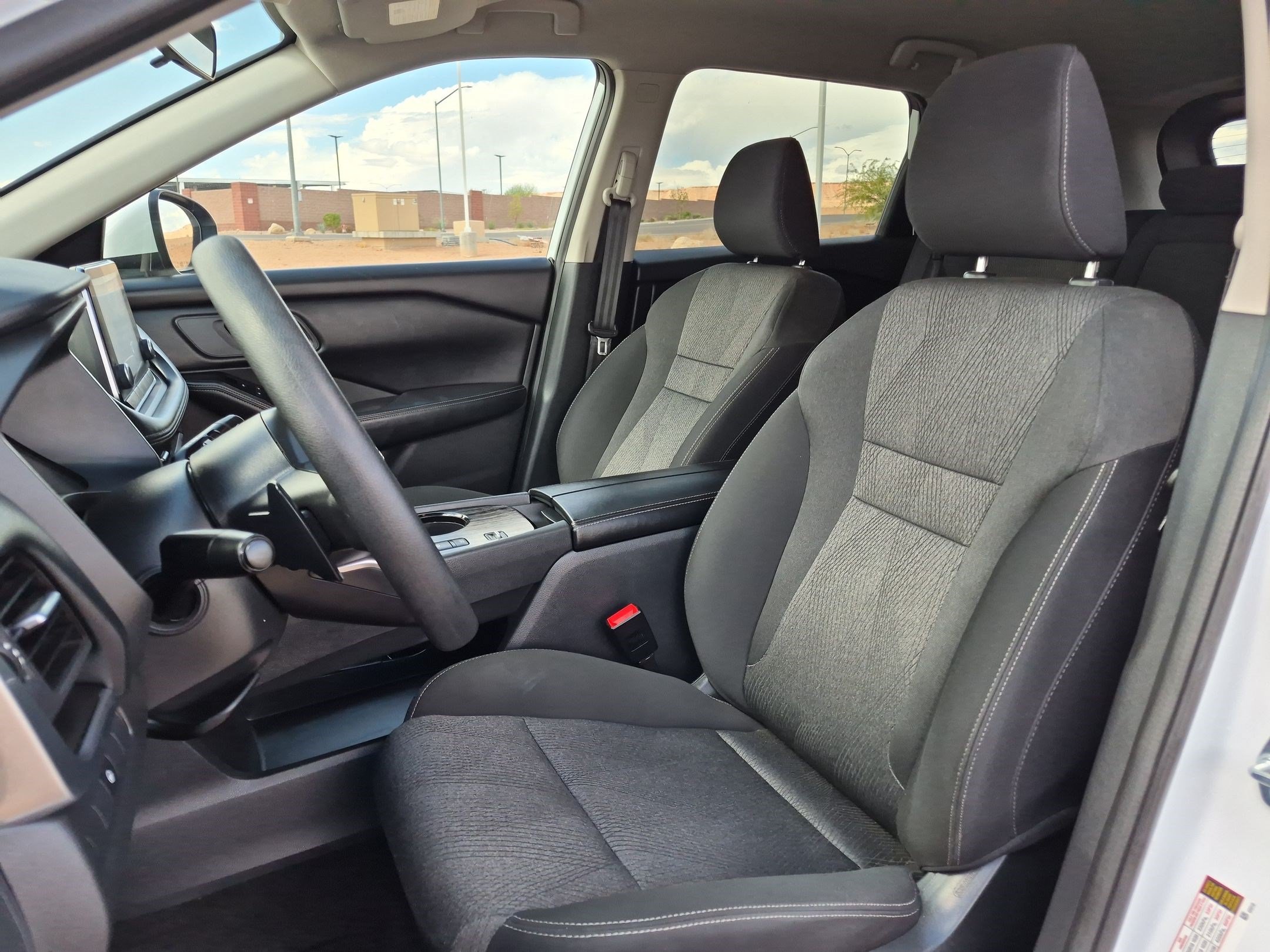 Used 2024 Nissan Rogue SV FWD image 14