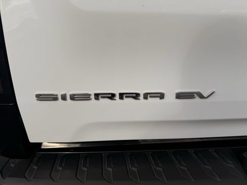 New 2025 GMC Sierra EV Denali image 22