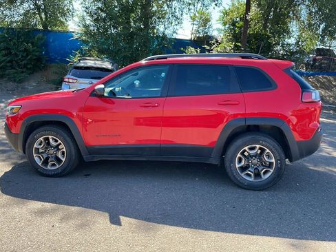 Used 2019 Jeep Cherokee Trailhawk w/ Comfort/Convenience Group AWD/4WD image 3