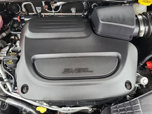 Used 2024 Chrysler Pacifica Touring-L image 30