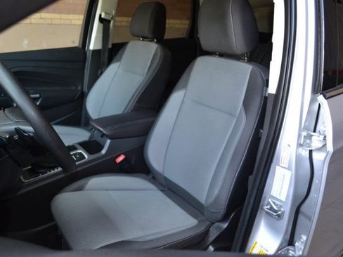 Used 2017 Ford Escape SE image 27