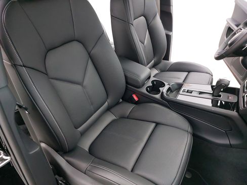 New 2026 Porsche Macan S image 12