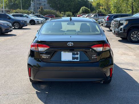 Used 2025 Toyota Corolla LE FWD image 10