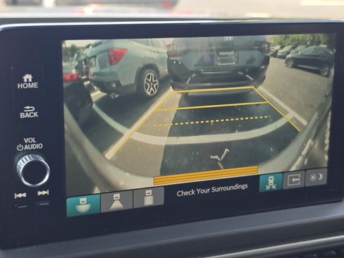 Certified 2024 Honda Pilot Touring image 6