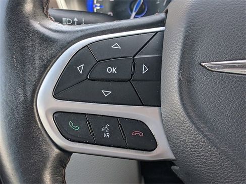 Used 2017 Chrysler Pacifica Touring-L image 16