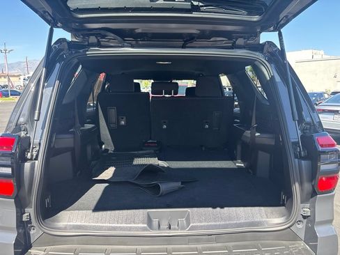 Used 2025 Toyota 4Runner SR5 AWD/4WD image 10