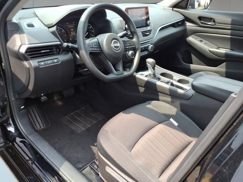 Used 2025 Nissan Altima 2.5 S FWD image 10