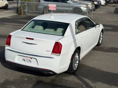 Used 2016 Chrysler 300 Limited image 15