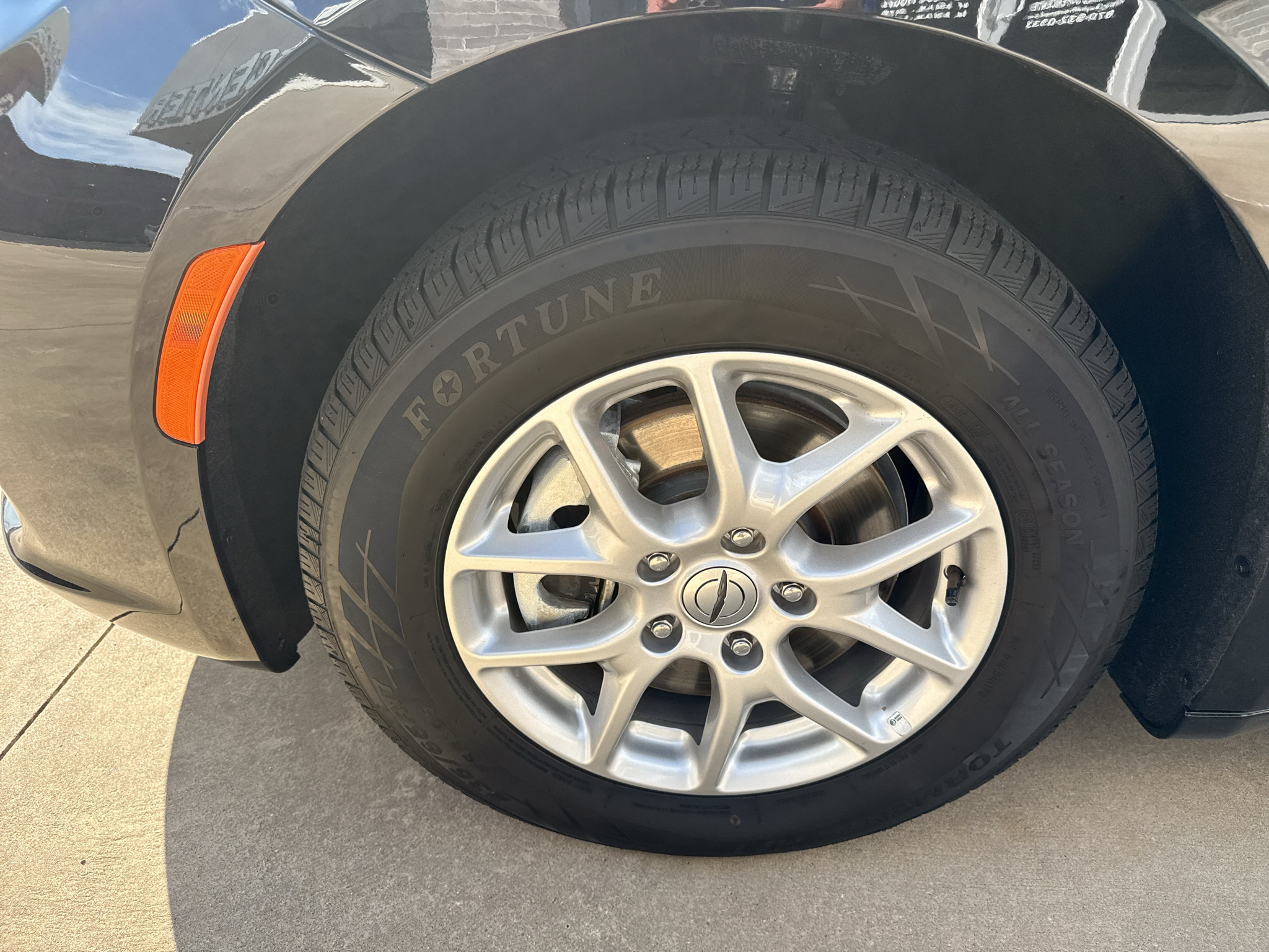 Used 2025 Chrysler Pacifica Select FWD image 12