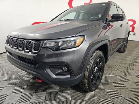 Used 2023 Jeep Compass Trailhawk image 3