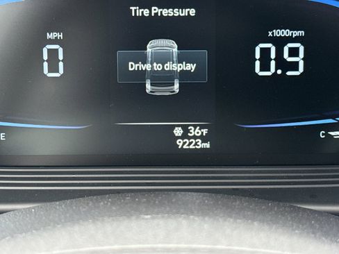 Certified 2024 Hyundai Venue SEL image 28