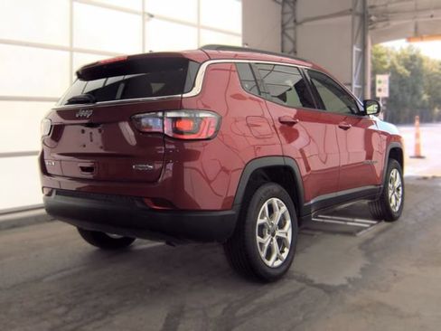 Used 2025 Jeep Compass Latitude w/ Sun & Sound Group AWD/4WD image 3