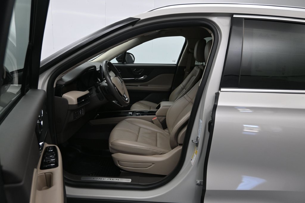 Used 2022 Lincoln Corsair Reserve w/ Equipment Group 201A FWD image 22