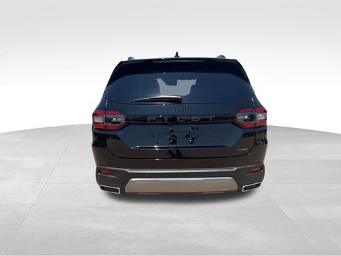 Used 2026 Honda Pilot Touring image 11