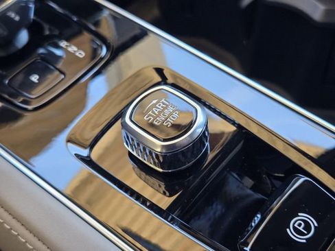 Used 2025 Volvo XC90 B6 Plus w/ Protection Package Premier image 25