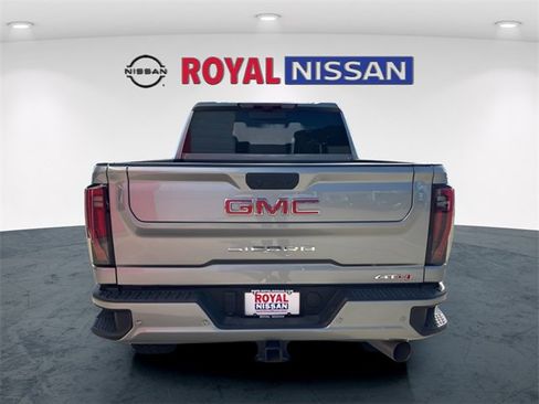 Used 2025 GMC Sierra 2500 AT4 w/ AT4 Premium Plus Package image 7