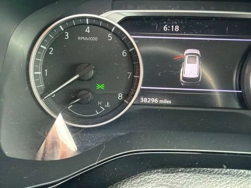 Used 2025 Nissan Pathfinder SL AWD/4WD image 8