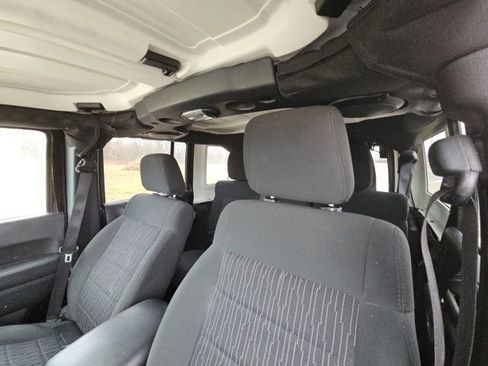 Used 2012 Jeep Wrangler Unlimited Sahara w/ Connectivity Group image 17