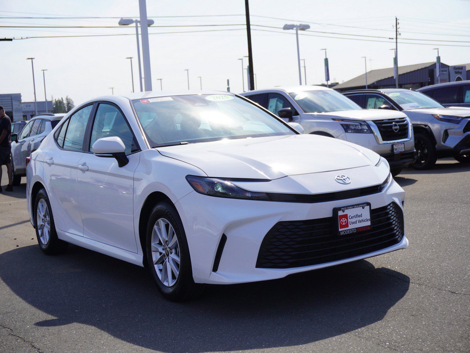 Used 2025 Toyota Camry LE w/ Convenience Package FWD image 1
