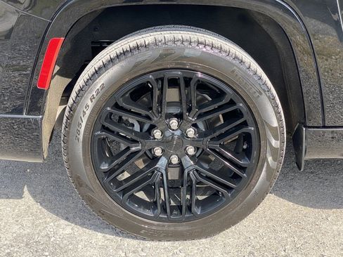 Used 2024 Jeep Wagoneer L Series II image 9