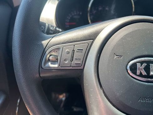 Used 2011 Kia Soul + FWD image 19