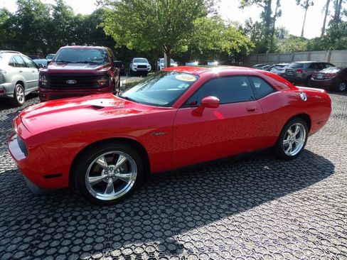 Used 2010 Dodge Challenger R/T RWD image 3