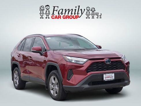 Used 2022 Toyota RAV4 XLE w/ Convenience Package AWD/4WD image 2