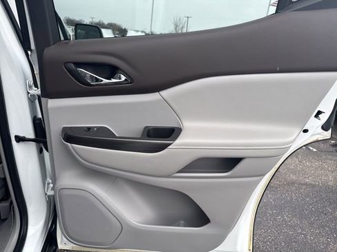 Used 2021 GMC Acadia SLT w/ LPO, Floor Liner Package image 25