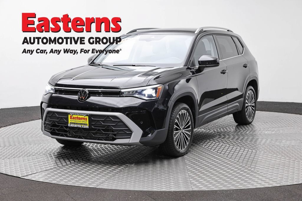 Used 2025 Volkswagen Taos SE FWD image 1