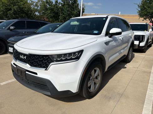 Used 2023 Kia Sorento LX FWD image 1