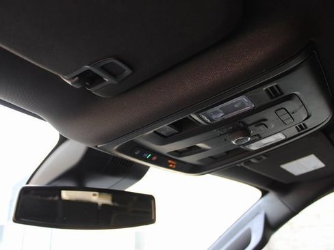 Used 2023 GMC Yukon SLT w/ SLT Premium Package image 29