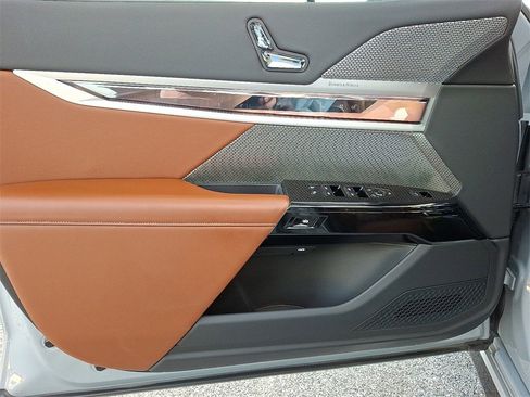 Certified 2023 BMW 760i xDrive image 15