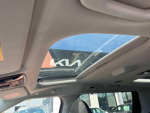 New 2025 Kia Carnival SX Prestige image 12