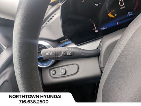 Used 2025 Chevrolet Trax LT image 25