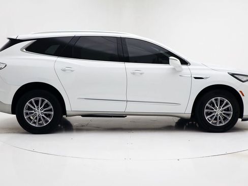 Used 2023 Buick Enclave Essence AWD/4WD image 3