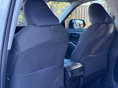 Used 2024 Toyota Highlander LE image 18