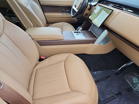 New 2025 Land Rover Range Rover SE image 3