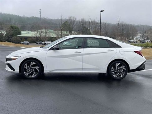 Certified 2025 Hyundai Elantra Sport w/ Cargo Package image 6