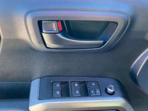 Used 2016 Toyota Tacoma SR image 22