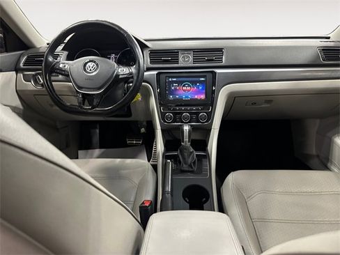 Used 2017 Volkswagen Passat 1.8T R-Line image 10