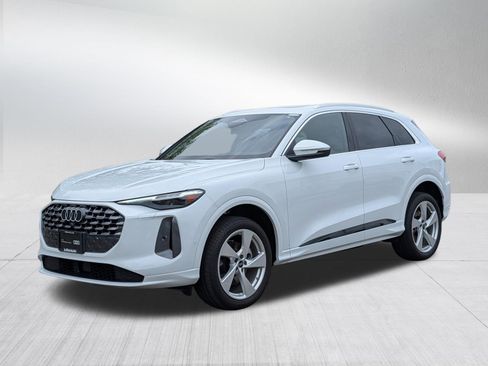 Certified 2025 Audi Q5 Premium w/ Premium Plus AWD/4WD image 3