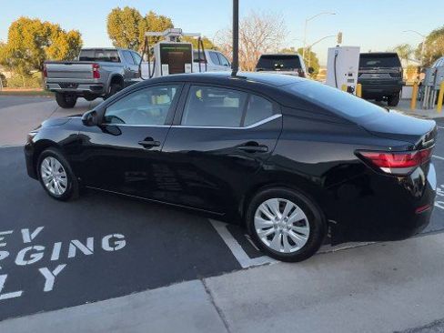Used 2024 Nissan Sentra S image 6