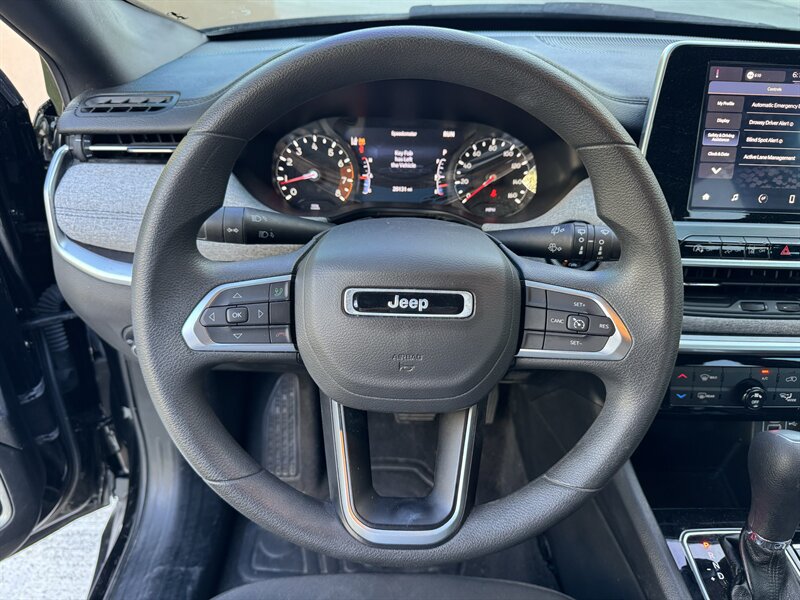 Used 2025 Jeep Compass Sport AWD/4WD image 9