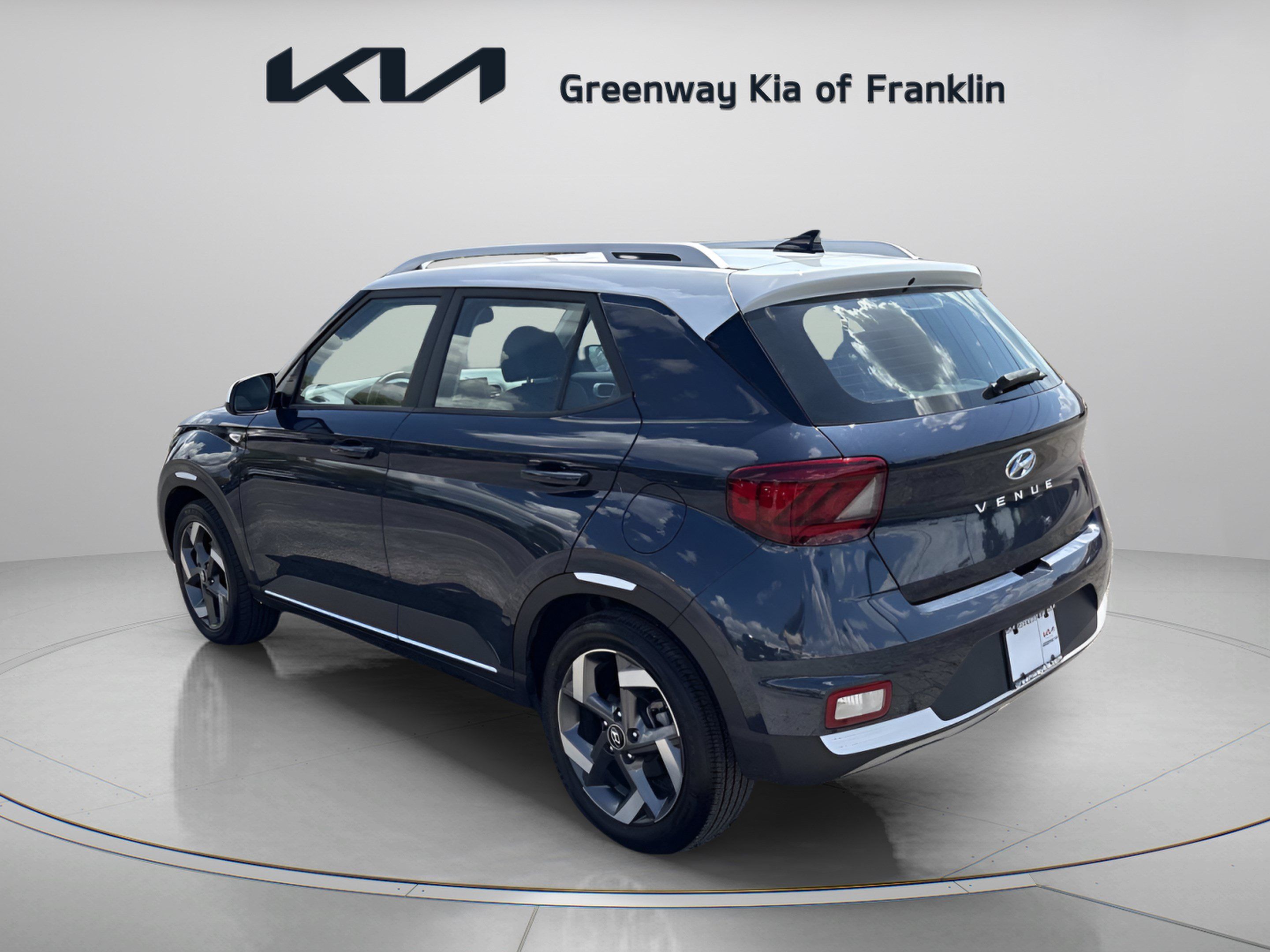 Used 2020 Hyundai Venue FWD image 5