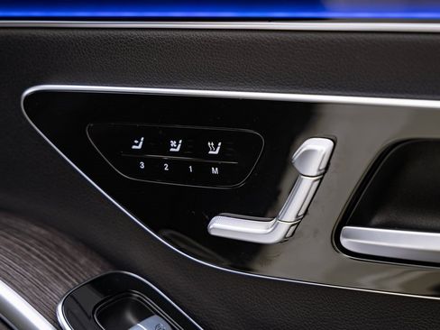 Used 2022 Mercedes-Benz S 580 4MATIC Sedan w/ AMG Line Package image 28