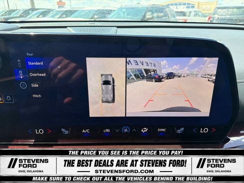 Used 2025 Chevrolet Traverse Z71 w/ Enhanced Driving Package AWD/4WD image 32