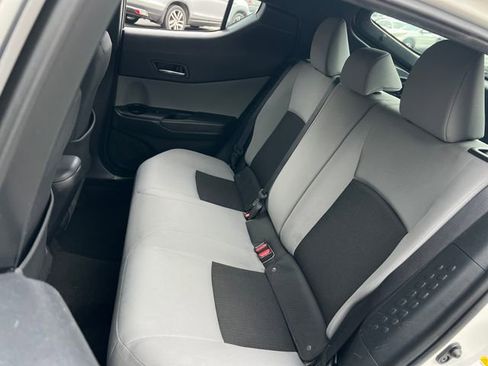 Used 2019 Toyota C-HR XLE image 19